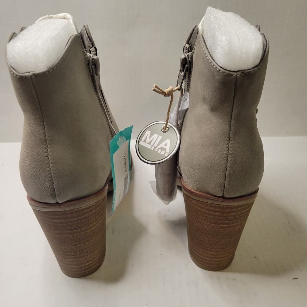 NWT Mia Dusky Grey Western Classic Casual Chunky Heel Bootie Ankle Boots Size 6 - Picture 3 of 8